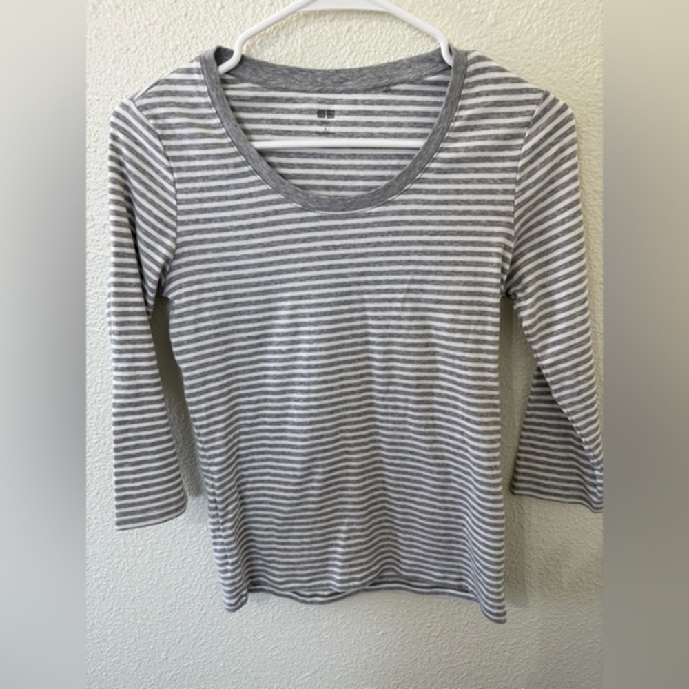 NWOT Uniqlo Grey & White Striped Top